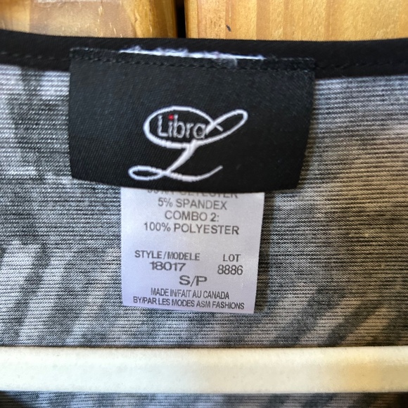 Libra Women's Shirt Top Black Red White Zipper Accent Stitching Size Small - Picture 4 of 5